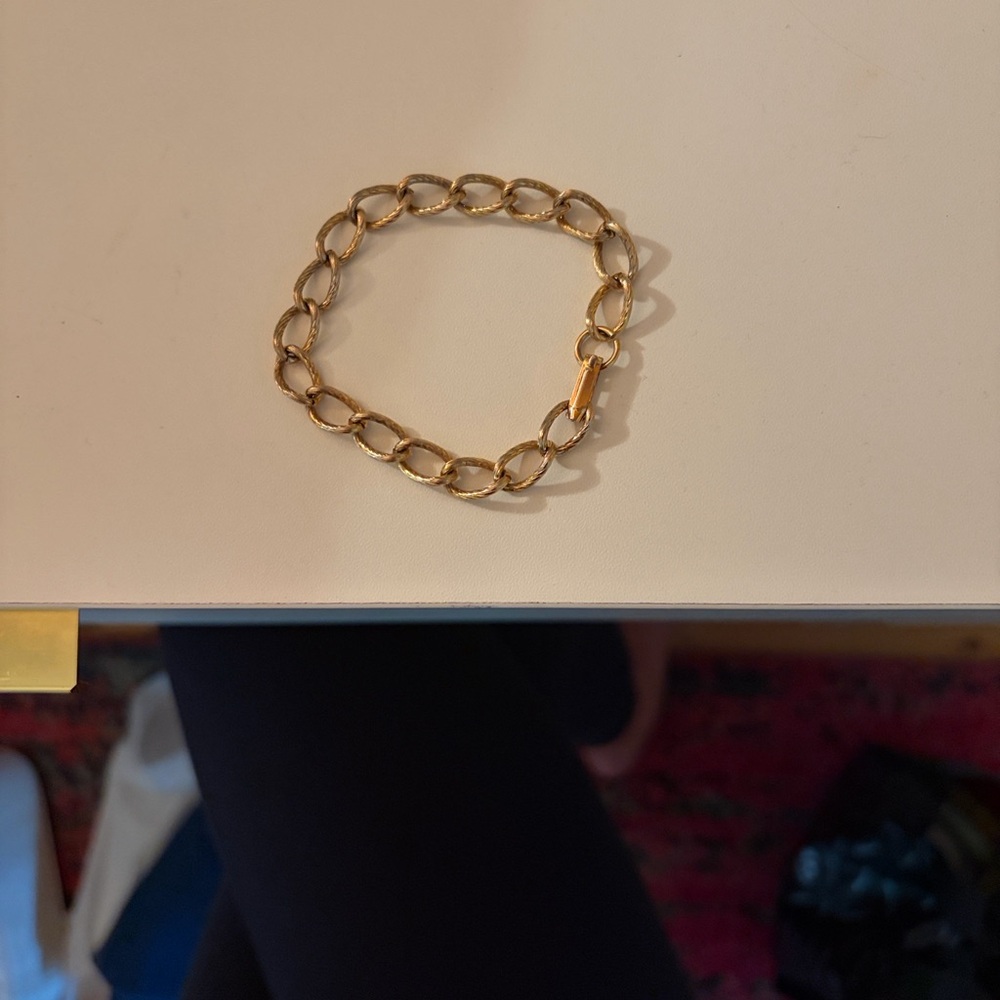 Elegant Gold Chain Bracelet